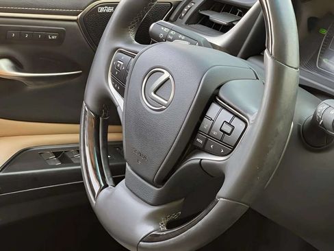 Used 2021 Lexus ES 300h w/ Luxury Package FWD image 30