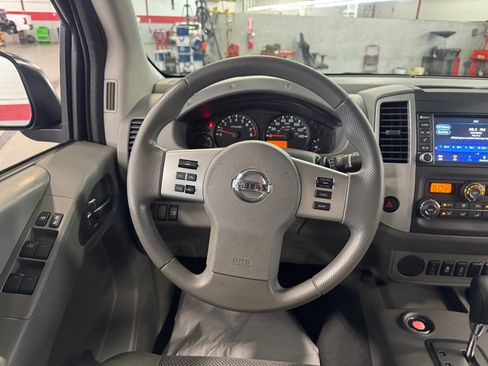 Used 2020 Nissan Frontier SV RWD image 9