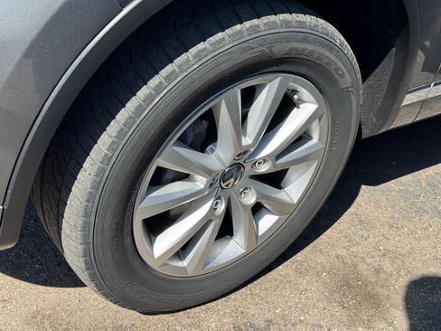 Used 2014 Volkswagen Touareg Sport AWD/4WD image 5