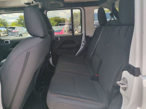 Used 2025 Jeep Wrangler Unlimited Sahara w/ Safety Group AWD/4WD image 15