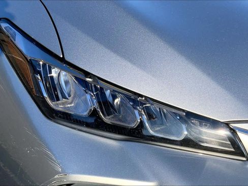 Used 2020 Toyota Avalon XLE image 26