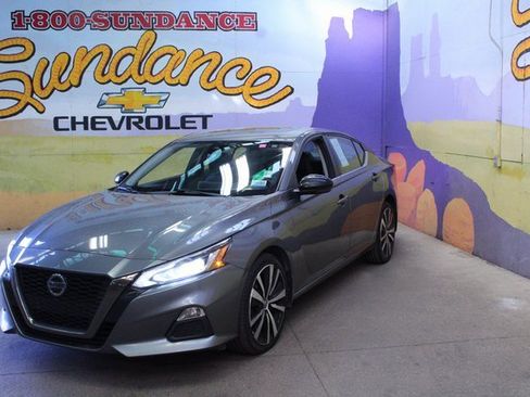 Used 2021 Nissan Altima 2.5 SR image 2