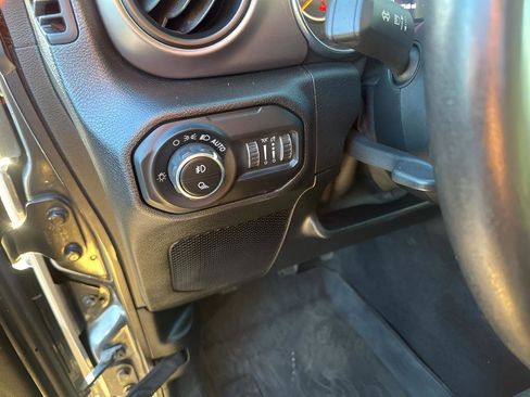 Used 2020 Jeep Gladiator Sport w/ Quick Order Package 23S image 26