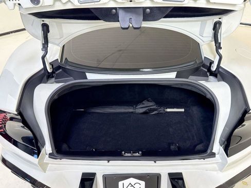 Used 2025 Aston Martin Vanquish RWD image 23
