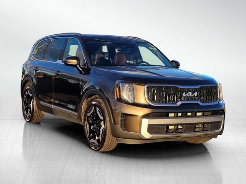 Used 2023 Kia Telluride EX image 3