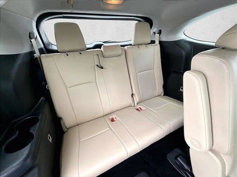 Used 2020 Toyota Highlander XLE FWD image 30