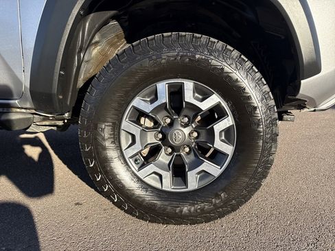 Used 2022 Toyota Tacoma TRD Off-Road image 35