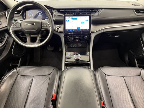 Used 2022 Jeep Grand Cherokee Limited w/ Luxury Tech Group II AWD/4WD image 15