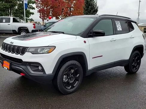 Used 2023 Jeep Compass Trailhawk image 4