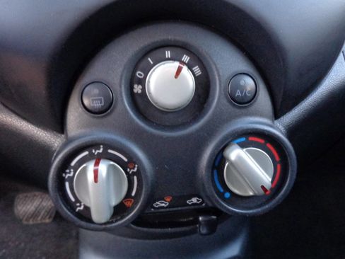 Used 2014 Nissan Versa SV w/ Convenience Package image 24