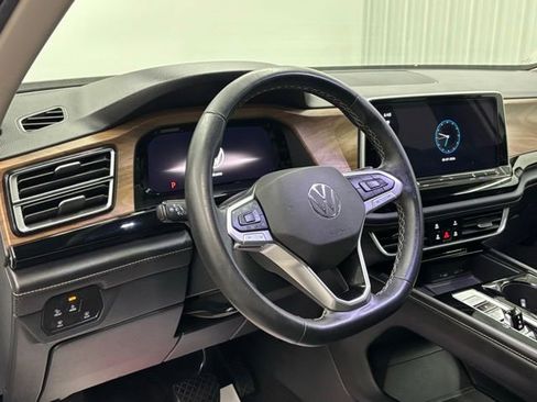 Used 2024 Volkswagen Atlas SE AWD/4WD image 16