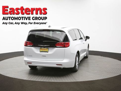 Used 2023 Chrysler Voyager LX image 39