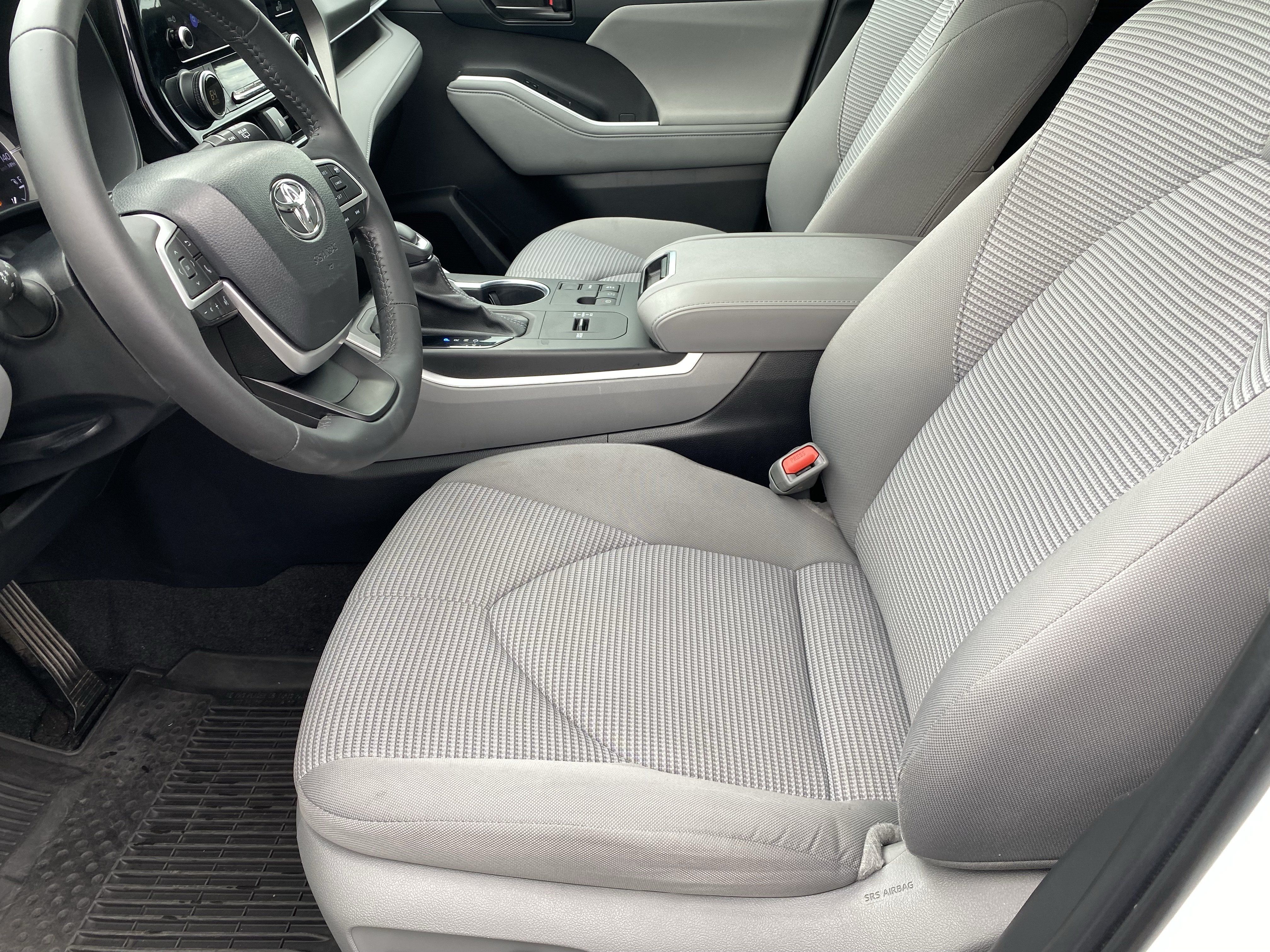 Used 2024 Toyota Highlander LE FWD image 20
