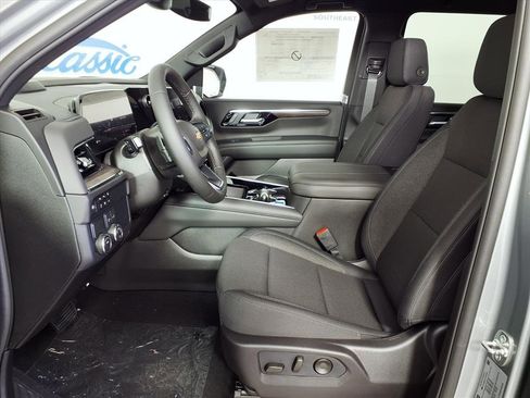 New 2026 Chevrolet Suburban LS image 15