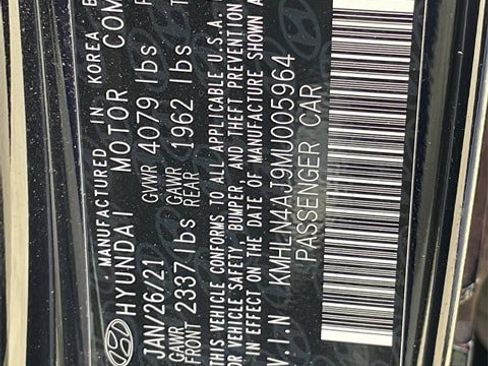 Used 2021 Hyundai Elantra Limited w/ Preferred Accessory Package image 29