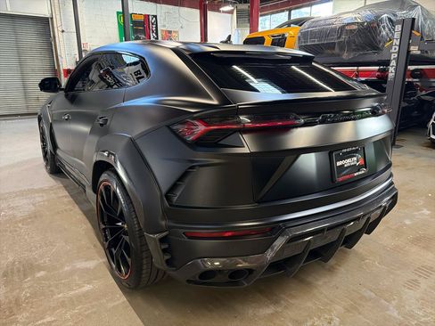 Used 2022 Lamborghini Urus AWD/4WD image 8