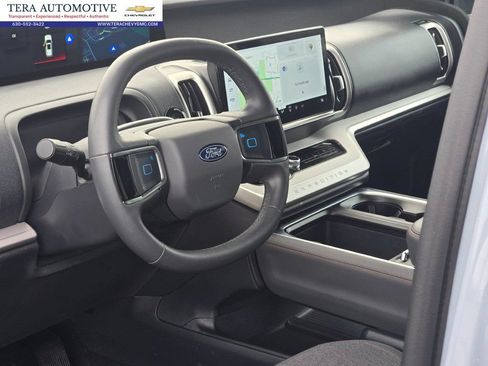 Used 2025 Ford Expedition Active AWD/4WD image 28