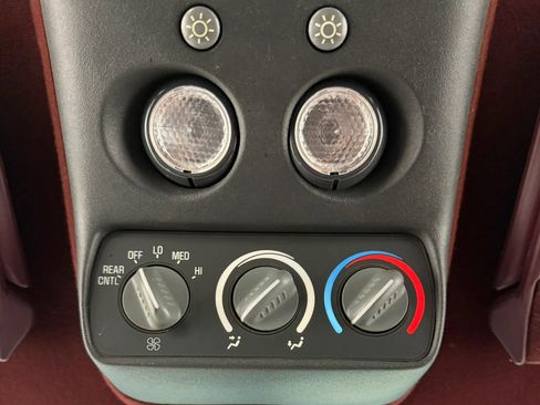 Used 1999 Chevrolet Suburban 4WD w/ Preferred Equipment Group 3 image 29