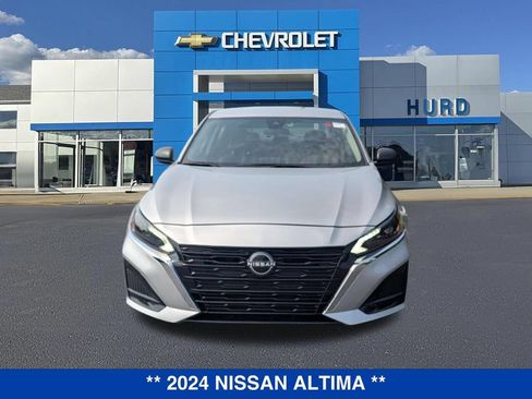 Used 2024 Nissan Altima 2.5 SV FWD image 9
