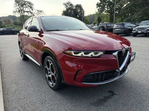 Used 2024 Alfa Romeo Tonale Ti AWD/4WD image 2