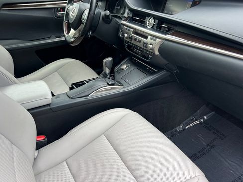Used 2018 Lexus ES 350 w/ Navigation System Package FWD image 18
