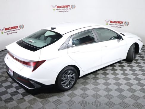 Used 2024 Hyundai Elantra SEL FWD image 4