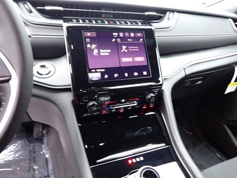 New 2024 Jeep Grand Cherokee L Laredo image 18