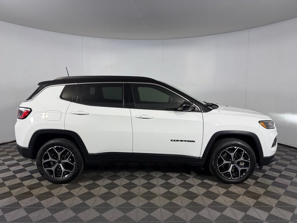 Used 2025 Jeep Compass Limited AWD/4WD image 5