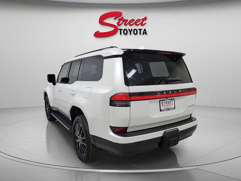 Used 2025 Lexus GX 550 w/ Accessory Package (2T) image 6