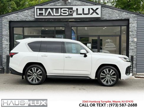 Used 2025 Lexus LX 600 4WD w/ Accessory Package (2T) image 18