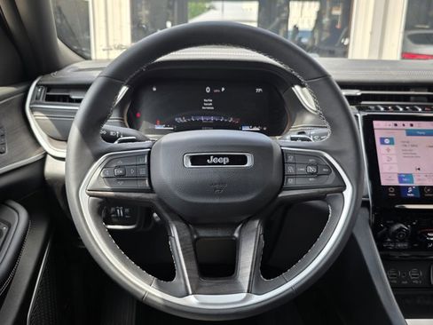 Used 2024 Jeep Grand Cherokee L Limited w/ Luxury Tech Group II AWD/4WD image 14