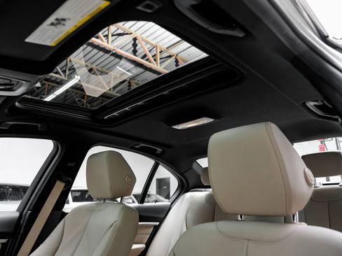 Used 2017 BMW 330i Sedan image 5