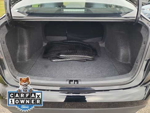 Used 2025 Toyota Corolla LE image 30