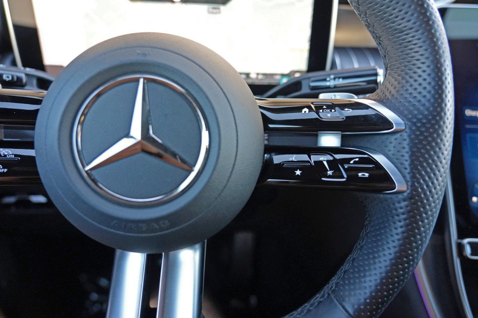 Used 2025 Mercedes-Benz GLC 350e 4MATIC w/ AMG Line image 25