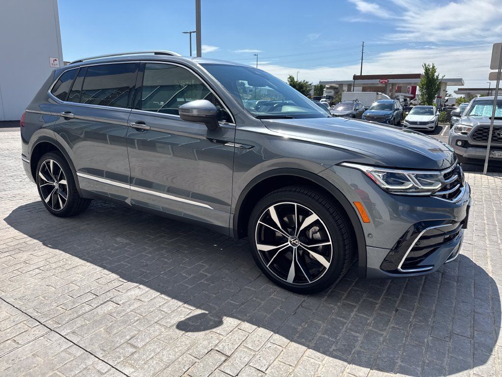 Certified 2023 Volkswagen Tiguan SEL R-Line AWD/4WD image 9