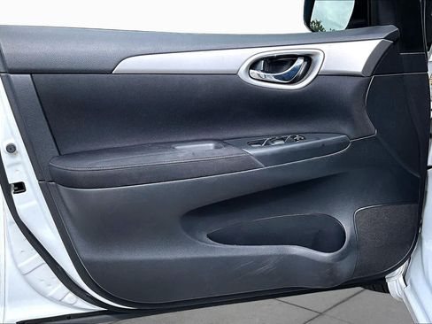 Used 2015 Nissan Sentra SV FWD image 22