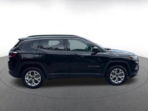 Used 2025 Jeep Compass Latitude AWD/4WD image 16