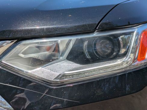 Used 2018 Chevrolet Traverse LT FWD image 24