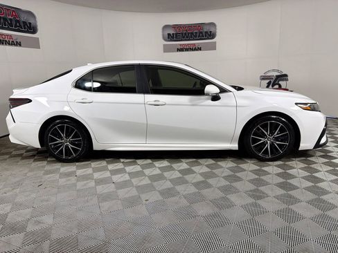 Used 2022 Toyota Camry SE w/ Audio Upgrade Package image 3