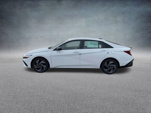 Certified 2025 Hyundai Elantra SEL image 36