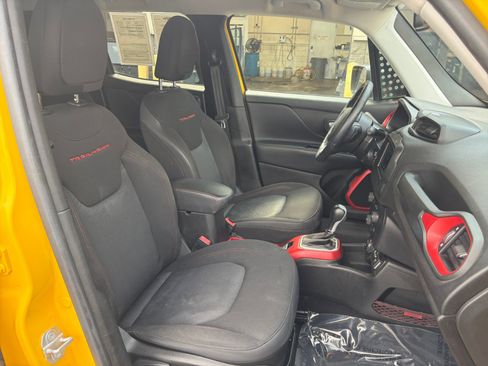Used 2018 Jeep Renegade Trailhawk w/ Cold Weather Group II AWD/4WD image 30
