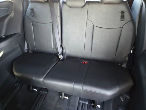 Used 2025 Toyota Sienna Limited image 14