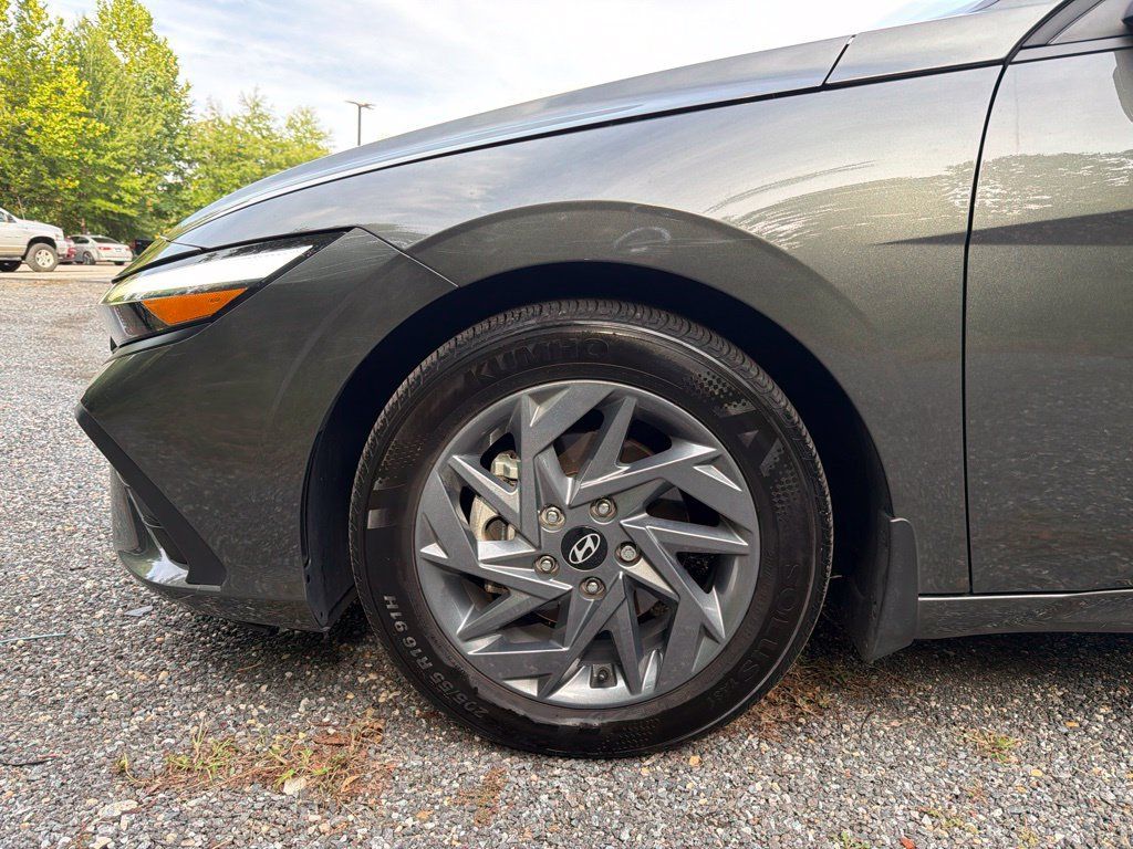 Used 2024 Hyundai Elantra SEL FWD image 13