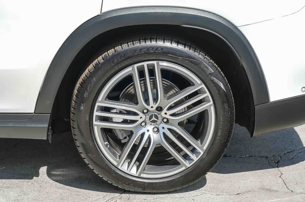 Used 2024 Mercedes-Benz GLS 450 4MATIC image 11