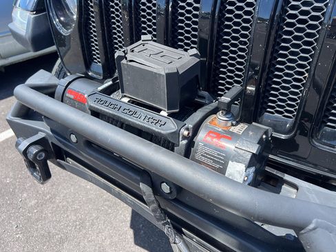 Used 2020 Jeep Wrangler Unlimited Sahara AWD/4WD image 9