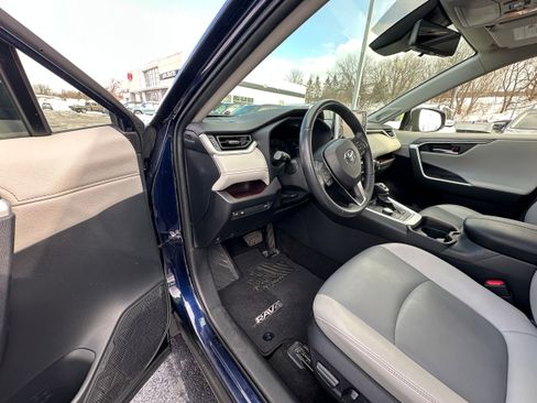 Used 2019 Toyota RAV4 Limited image 31