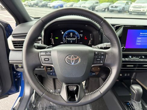 Used 2025 Toyota Camry SE FWD image 17