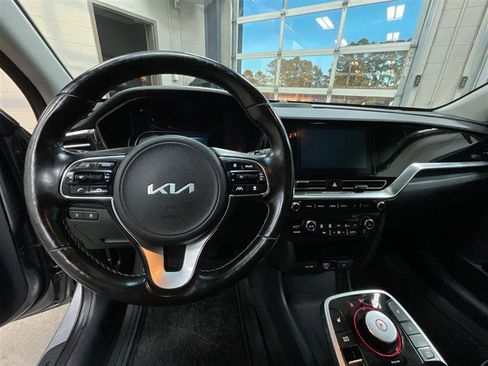 Used 2022 Kia Niro EX w/ Cold Weather Package image 14