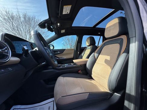 Used 2025 Chevrolet Equinox ACTIV w/ Safety and Technology Package image 16