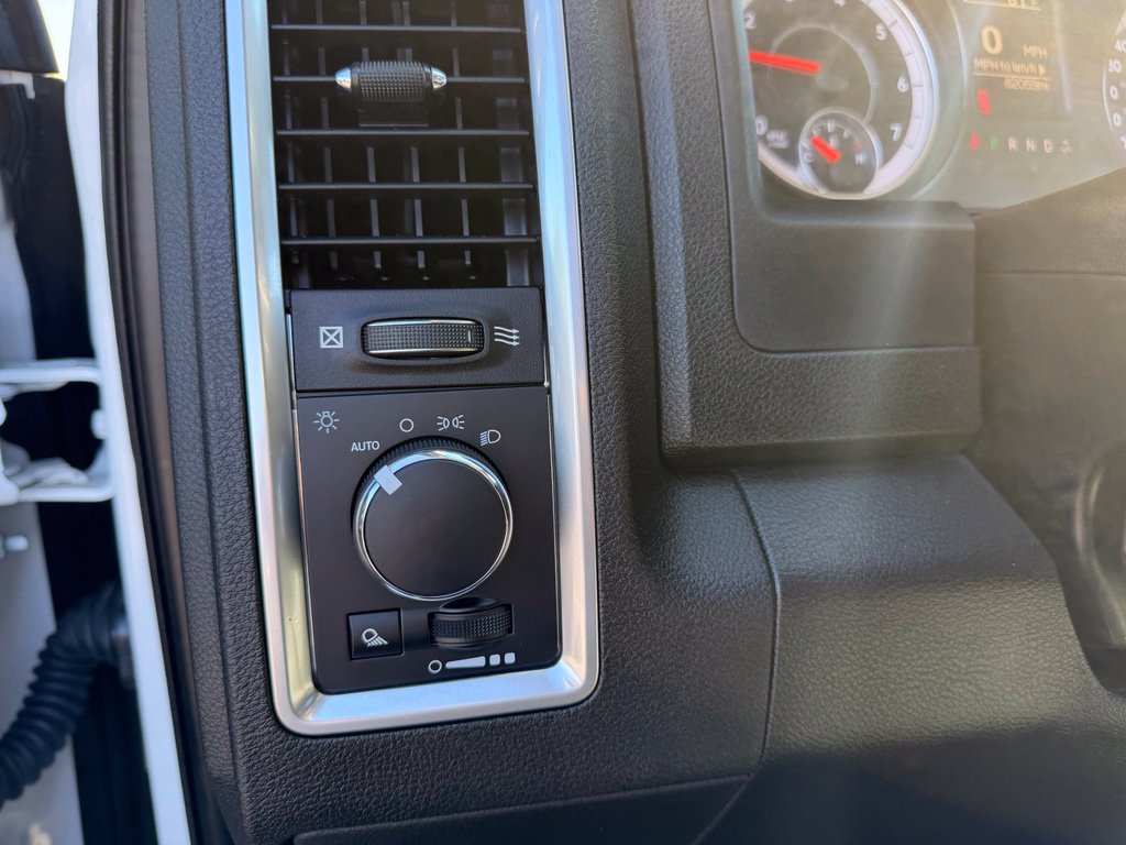 Used 2022 RAM 1500 Classic SLT AWD/4WD image 14